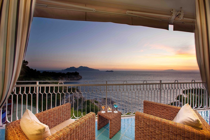 Imagen de los exteriores del Hotel Delfino, Sorrento. Foto 11