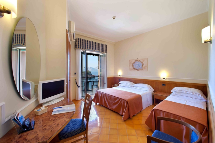 Imagen de la habitación del Hotel Delfino, Sorrento. Foto 6