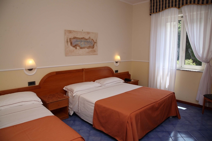 Imagen de la habitación del Hotel Delfino, Sorrento. Foto 7