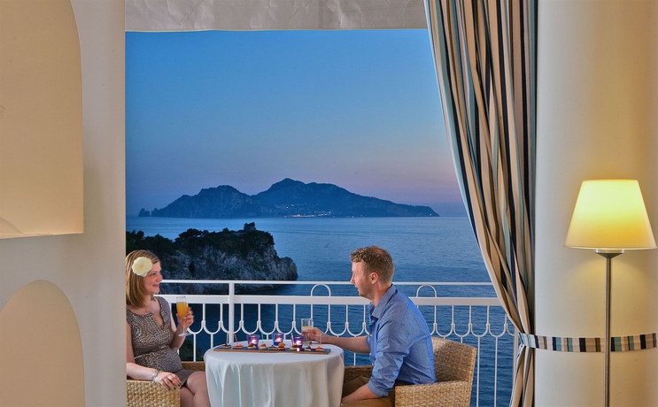 Imagen del bar/restaurante del Hotel Delfino, Sorrento. Foto 2