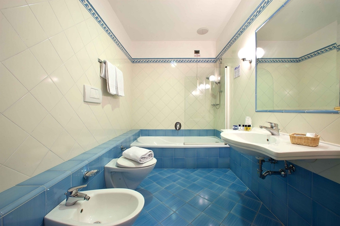 Imagen de la habitación del Hotel Delfino, Sorrento. Foto 9