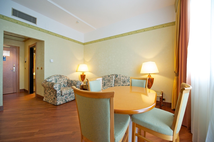 Imagen de los interiores del Hotel Delfino Taranto. Foto 13