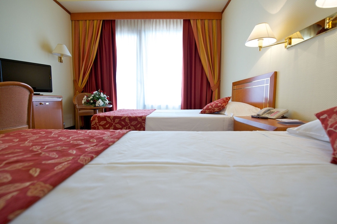 Imagen de la habitación del Hotel Delfino Taranto. Foto 4