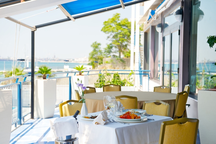 Imagen del bar/restaurante del Hotel Delfino Taranto. Foto 3