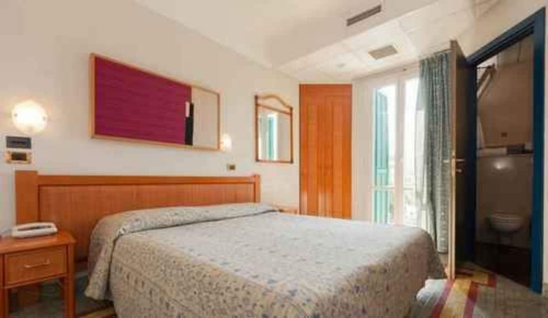 Imagen de la habitación del Hotel Della Baia. Foto 11