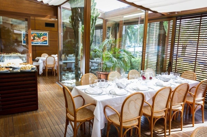 Imagen del bar/restaurante del Hotel Della Baia. Foto 2