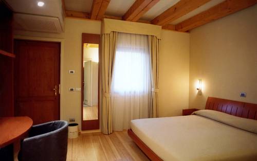 Imagen de la habitación del Hotel Della Torre 1850. Foto 15