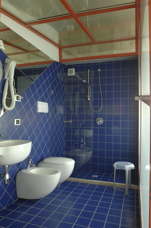 Imagen de la habitación del Hotel Delle Cave. Foto 16