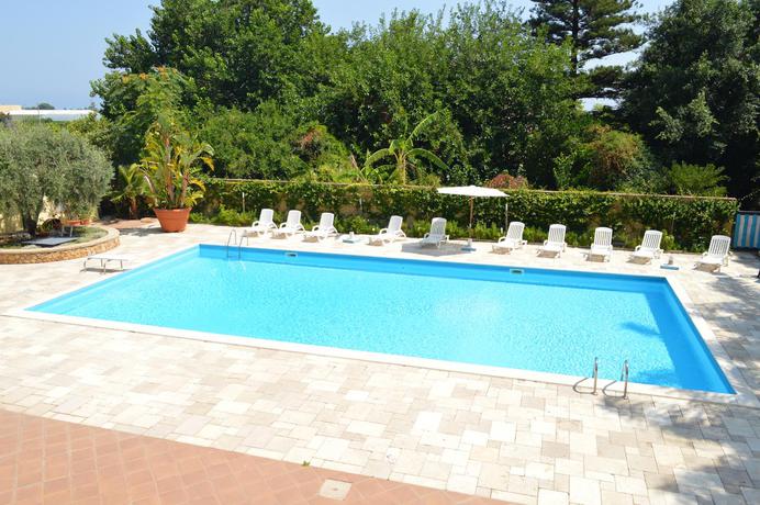 Imagen de la piscina del Hotel Delle Palme, Sant'Anna. Foto 10