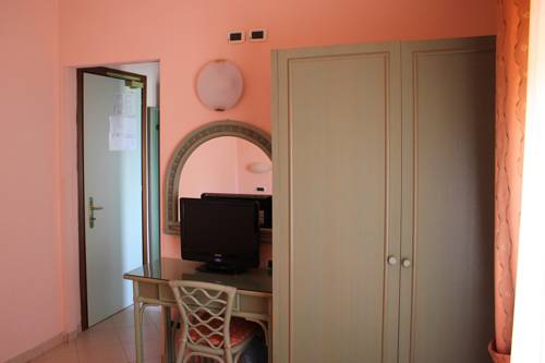 Imagen de la habitación del Hotel Delle Rose, San Bartolomeo al Mare. Foto 3