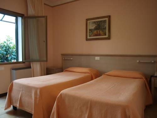 Imagen de la habitación del Hotel Delle Rose, San Bartolomeo al Mare. Foto 7