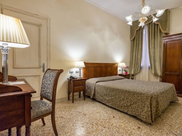 Imagen de la habitación del Hotel Dell'opera. Foto 3