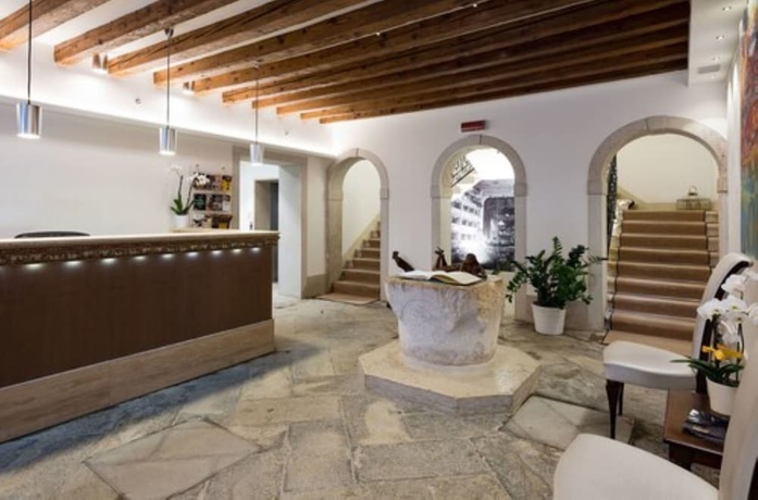 Imagen de los interiores del Hotel Dell'opera. Foto 17