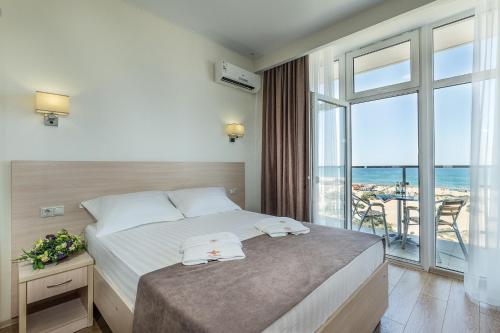 Imagen de la habitación del Hotel Delmarinn. Foto 7