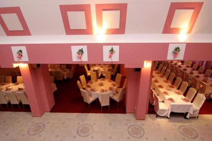 Imagen del bar/restaurante del Hotel Delminium. Foto 2