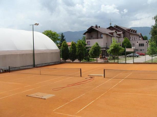 Imagen de los exteriores del Hotel Delminium. Foto 11