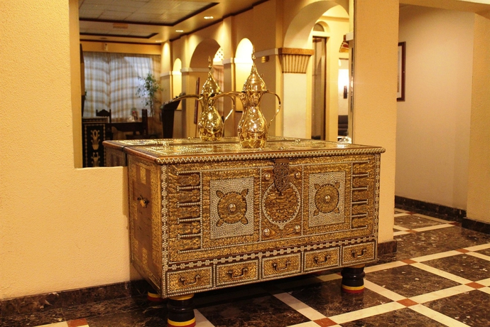 Imagen de los interiores del Hotel Delmon International. Foto 12