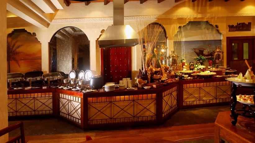 Imagen del bar/restaurante del Hotel Delmon International. Foto 2