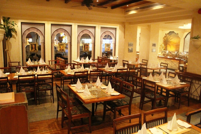 Imagen del bar/restaurante del Hotel Delmon International. Foto 4