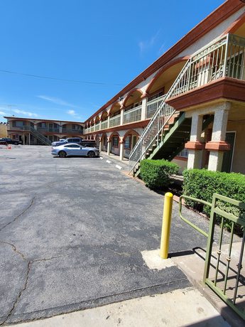 Imagen de los interiores del Hotel Delmonico Inn and Suites. Foto 11
