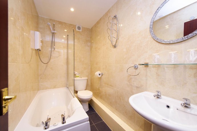 Imagen de la habitación del Hotel Delmont. Foto 17