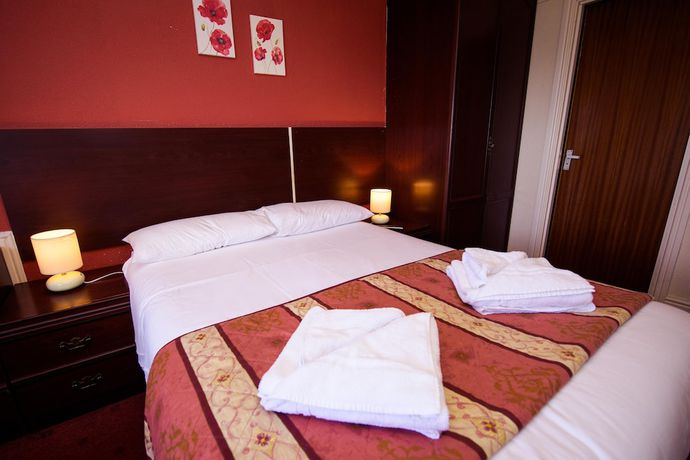 Imagen de la habitación del Hotel Delmont. Foto 20