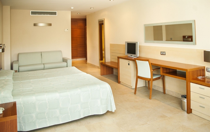 Imagen de la habitación del Hotel Deloix Aqua Center. Foto 3