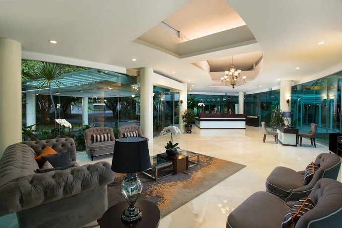 Imagen de los interiores del Hotel Delonix Karawang. Foto 12