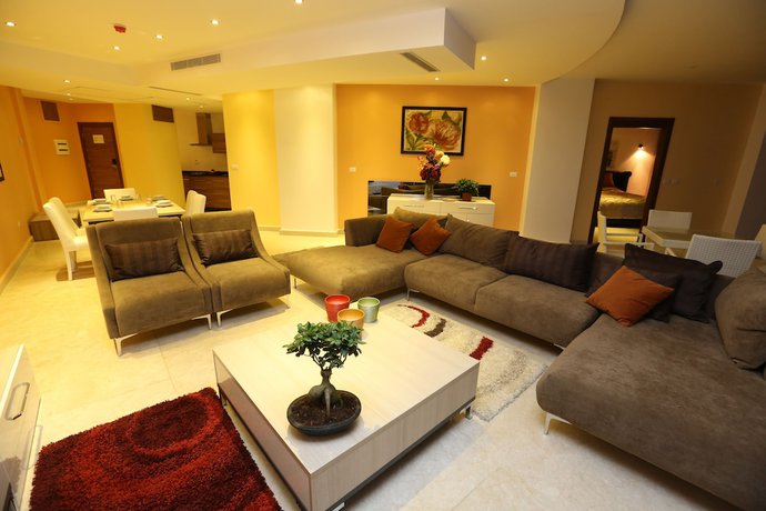 Imagen de la habitación del Hotel Delora and Suites. Foto 5