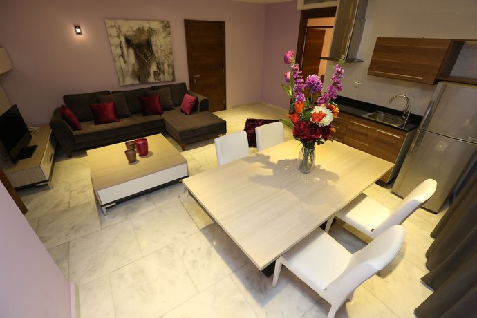 Imagen de la habitación del Hotel Delora and Suites. Foto 16