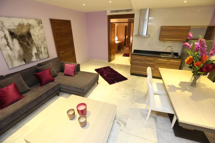 Imagen de la habitación del Hotel Delora and Suites. Foto 17