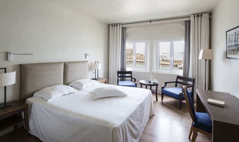 Imagen de la habitación del Hotel Delos - Ile de Bendor. Foto 7