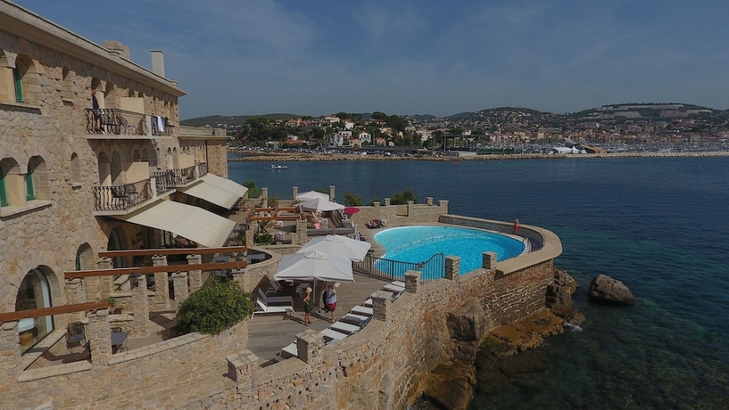 Imagen de la piscina del Hotel Delos - Ile de Bendor. Foto 12
