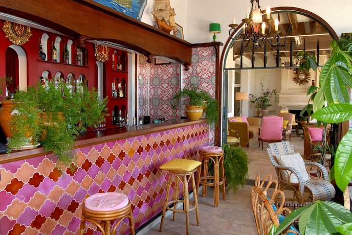 Imagen del bar/restaurante del Hotel Delos - Ile de Bendor. Foto 4