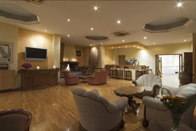 Imagen del bar/restaurante del Hotel Delphi Palace. Foto 3