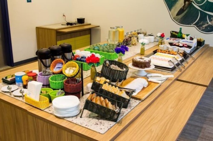 Imagen del bar/restaurante del Hotel Delphin Surf. Foto 9