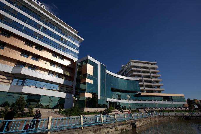 Imagen de los exteriores del Hotel Delta 3. Foto 10