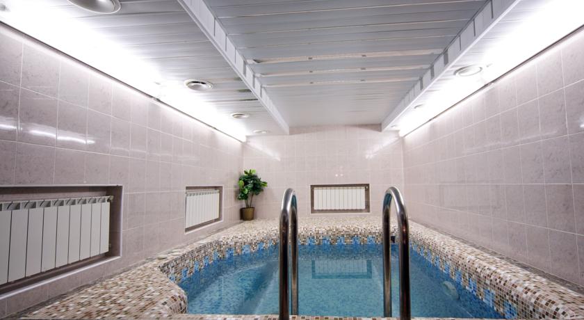 Imagen de la piscina del Hotel Delta Business. Foto 8