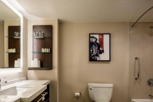 Imagen de la habitación del Hotel Delta Hotel Philadelphia Airport. Foto 16