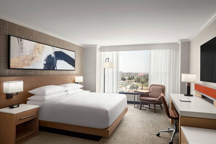 Imagen de la habitación del Hotel Delta Hotels By Marriott Anaheim Garden Grove. Foto 6