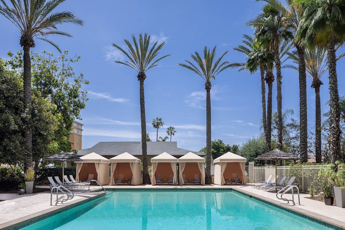 Imagen de los interiores del Hotel Delta Hotels By Marriott Anaheim Garden Grove. Foto 14