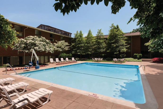 Imagen de la piscina del Hotel Delta Hotels By Marriott Baltimore North. Foto 16