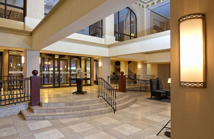 Imagen de los interiores del Hotel Delta Hotels By Marriott Bessborough. Foto 17
