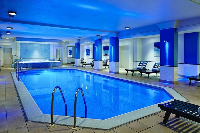 Imagen de la piscina del Hotel Delta Hotels By Marriott Birmingham. Foto 19