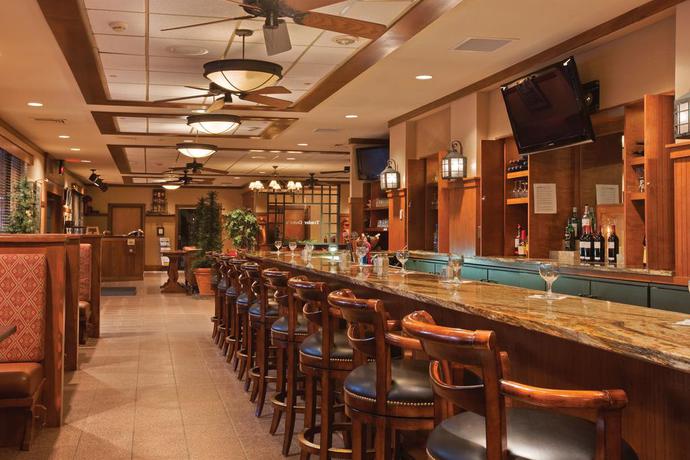 Imagen del bar/restaurante del Hotel Delta Hotels By Marriott Burlington. Foto 2