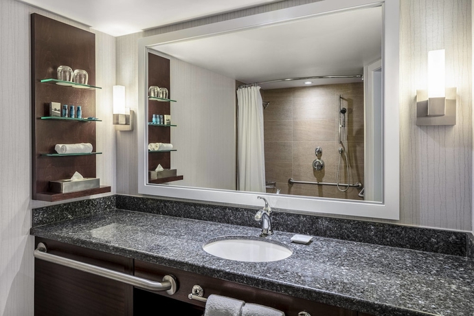 Imagen de la habitación del Hotel Delta Hotels By Marriott Burnaby Conference Centre. Foto 5