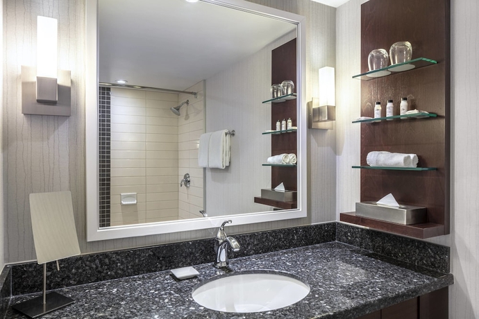 Imagen de la habitación del Hotel Delta Hotels By Marriott Burnaby Conference Centre. Foto 7