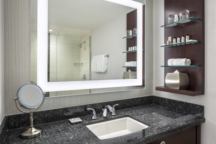 Imagen de la habitación del Hotel Delta Hotels By Marriott Burnaby Conference Centre. Foto 9