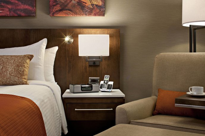 Imagen de la habitación del Hotel Delta Hotels By Marriott Calgary South. Foto 6