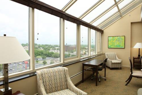 Imagen de la habitación del Hotel Delta Hotels By Marriott Cincinnati Sharonville. Foto 2